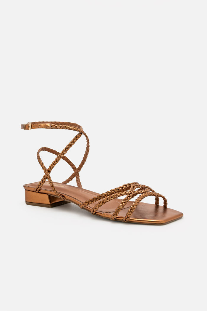 Sandália Com Trancinhas Delicadas E Salto Baixo Bronze