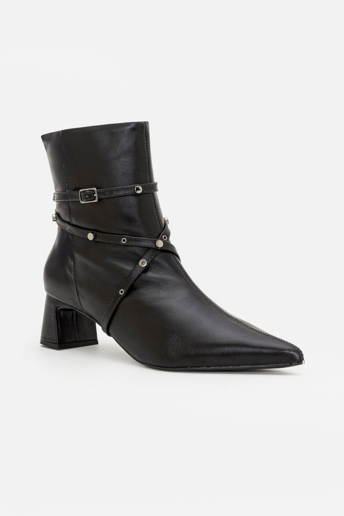 Bota em Couro com Enfeite Removível e Bico Fino Preta