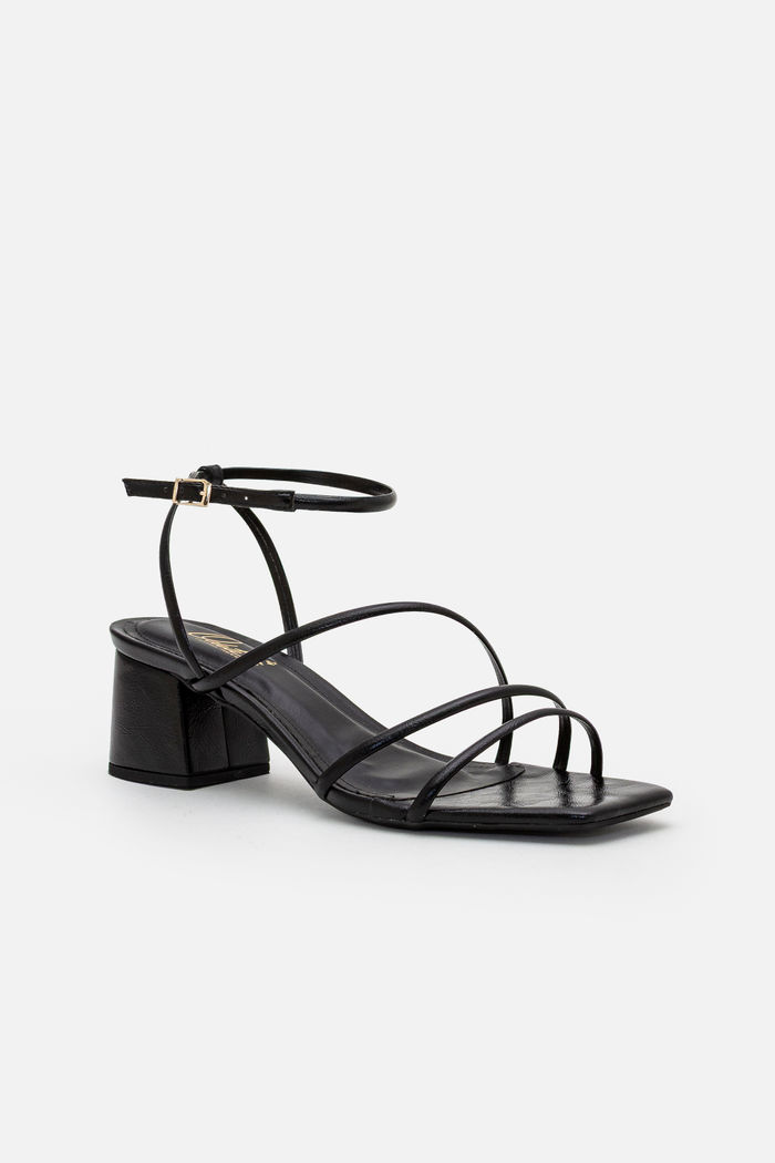 Sandália com Tiras Delicadas e Salto Bloco Preta