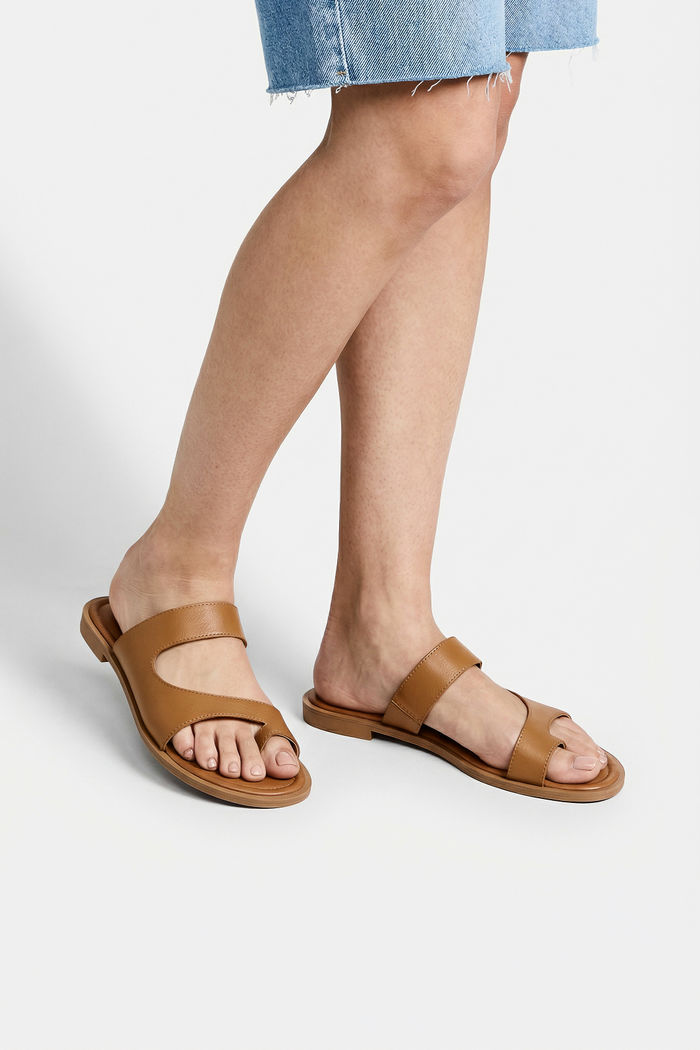 Rasteira com Dedão Amêndoa