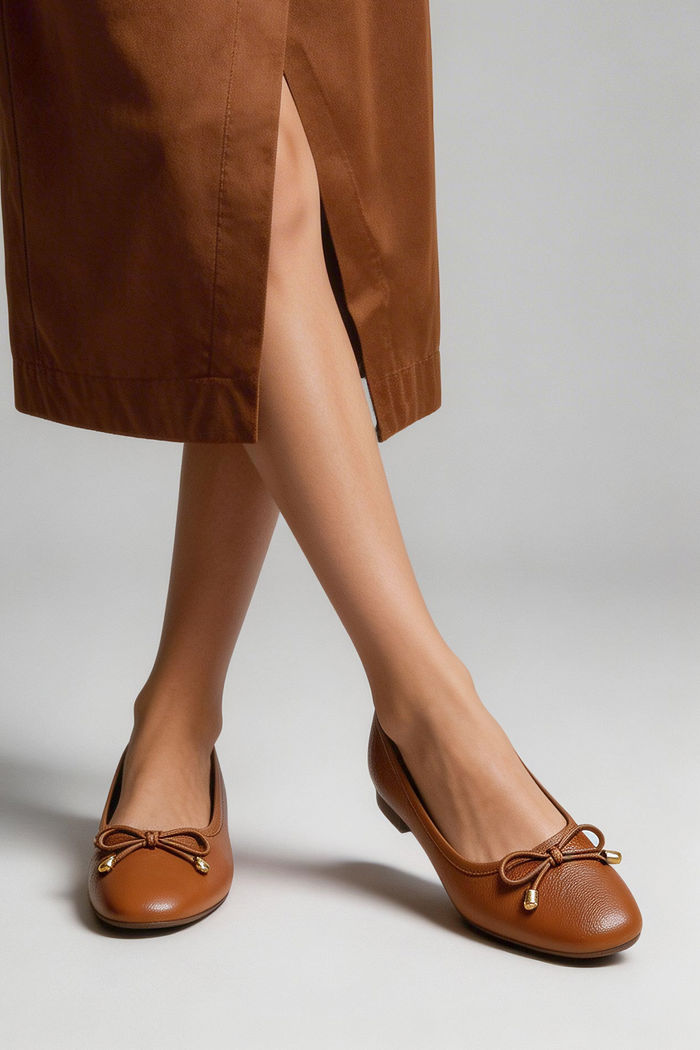 Sapatilha Delicada em Couro Caramelo