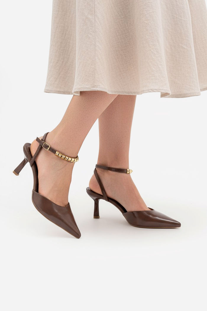 Chanel com Spikes Removíveis e Salto Geométrico Marrom