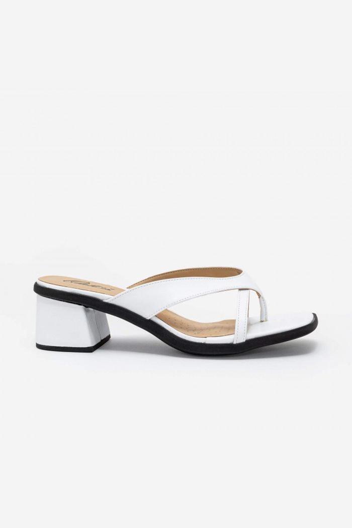 Mule com Dedo e Salto Bloco Off White