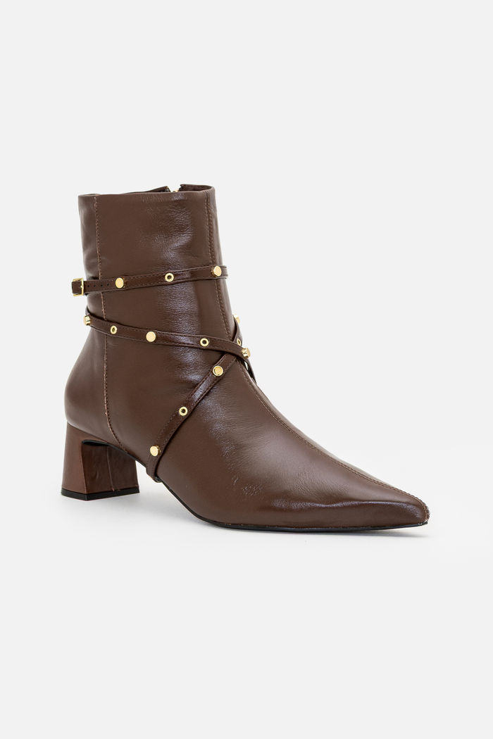 Bota em Couro com Enfeite Removível e Bico Fino Café