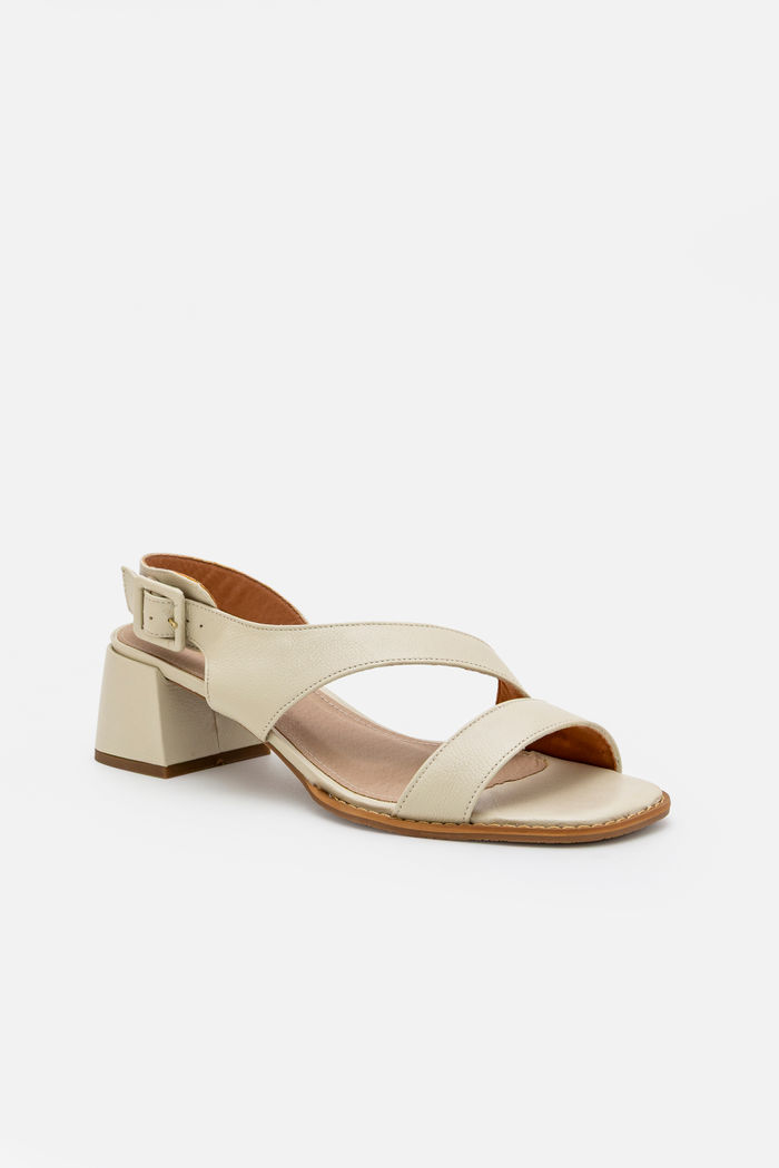 Sandália em Couro com Salto Bloco Off White
