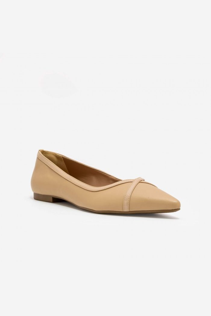 Sapatilha Elegante com Bico Fino Amêndoa