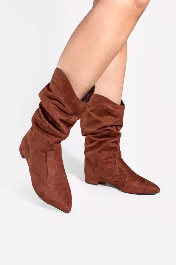 Bota Slouch com Salto Baixo Castanho