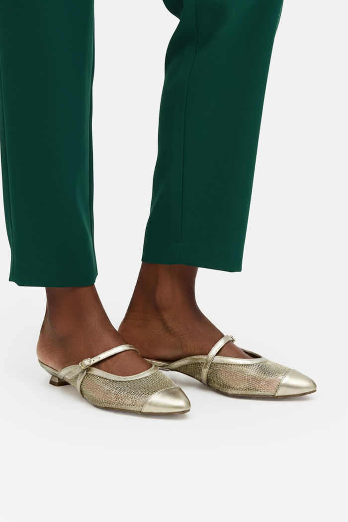 Mule Delicado em Tela com Tira e Fivela Champagne