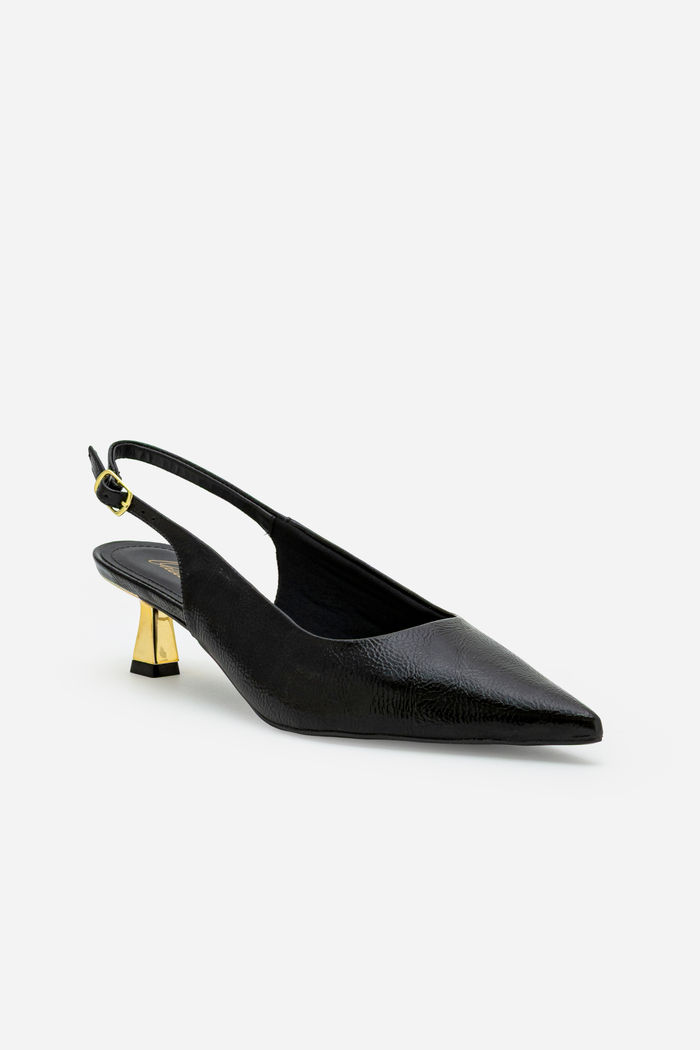 Chanel em Verniz com Salto Cromado Preto