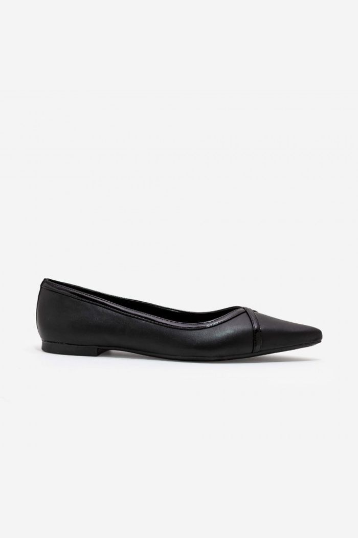 Sapatilha Elegante com Bico Fino Preto