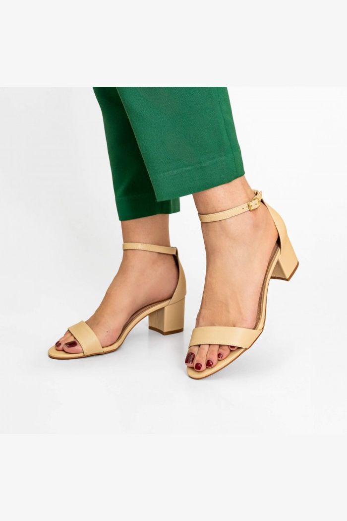 Sandália Tem Que Ter Delicada Amêndoa