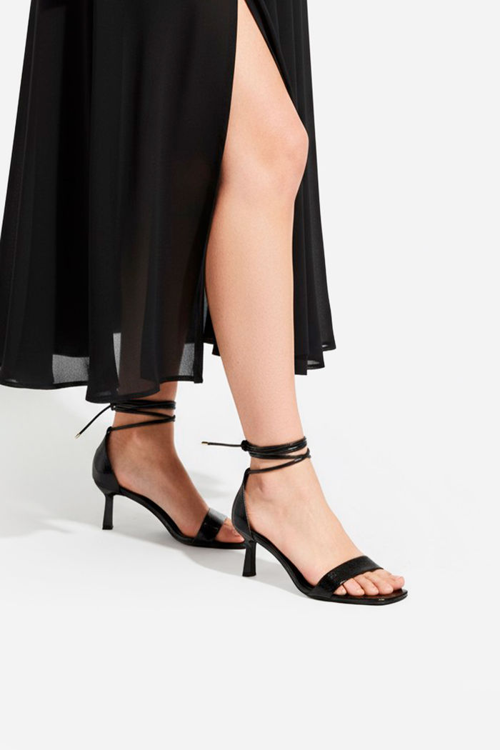 Sandália TQT com Salto Geométrico Preta