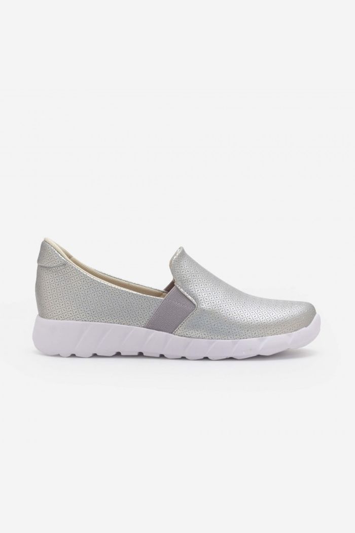 Tênis Slip On Comfort em Material Texturizado Prata