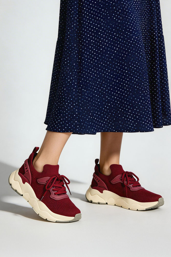 Tênis em Knit com Solado Esportivo Bordô