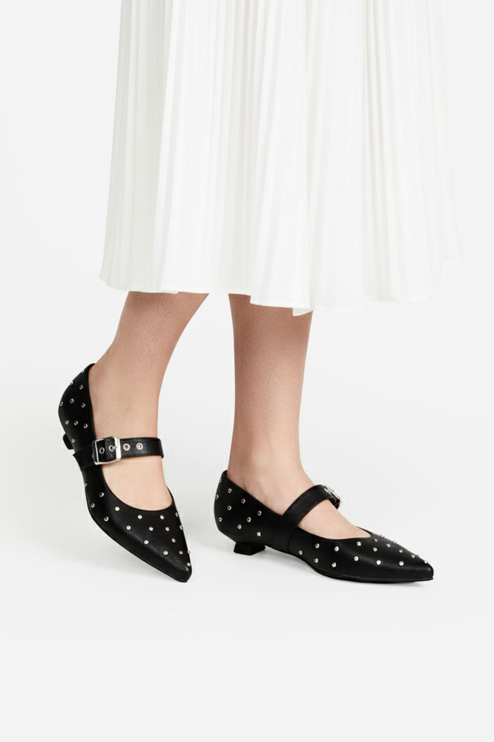 Scarpin Moderno com Rebites Preto