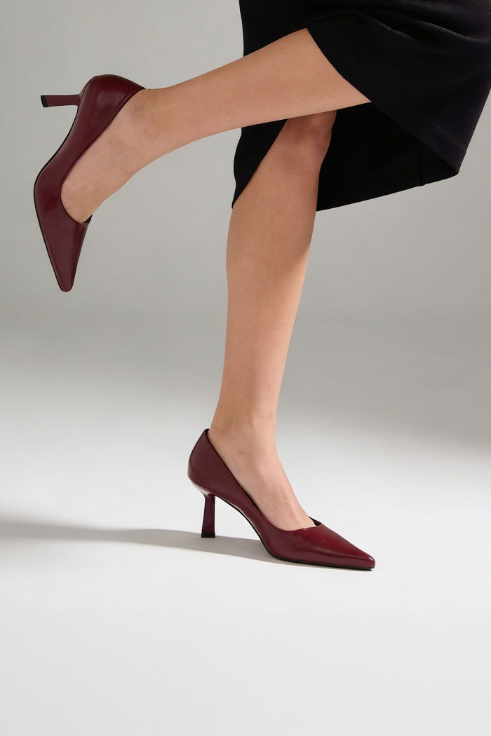 Scarpin Clássico com Salto Geométrico Bordo