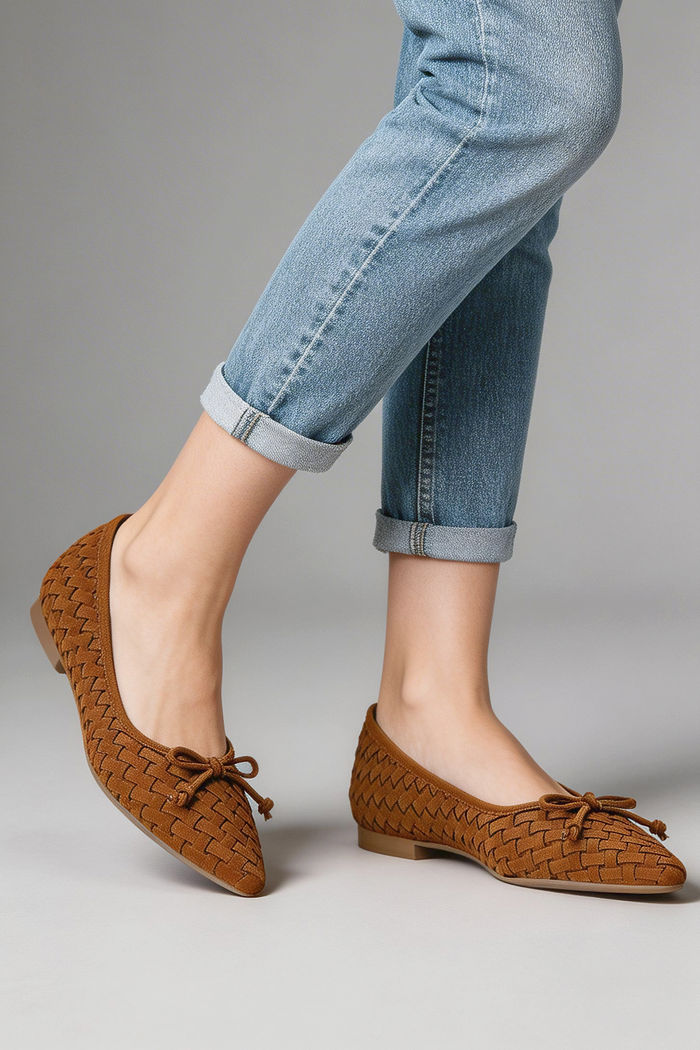 Sapatilha Trisse em Camurça Bico Fino Tostado