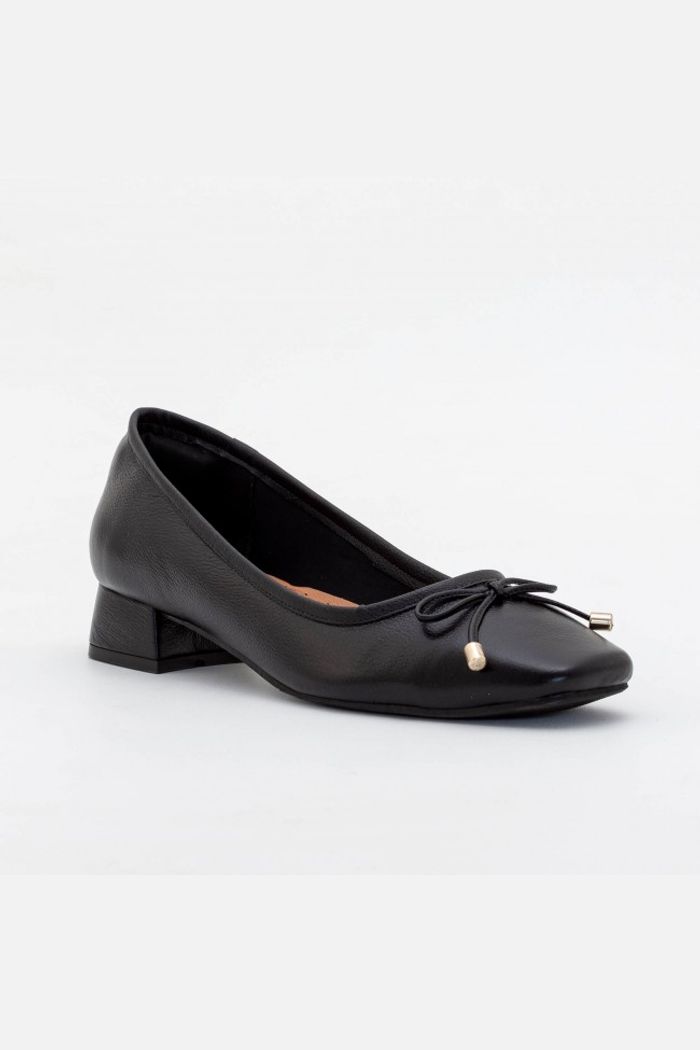 Scarpin em Couro com Salto Baixo Preto