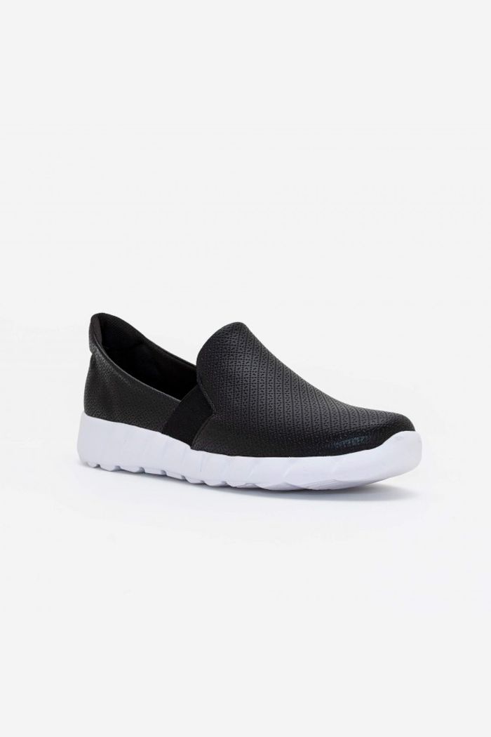 Tênis Slip On Comfort em Material Texturizado Preto