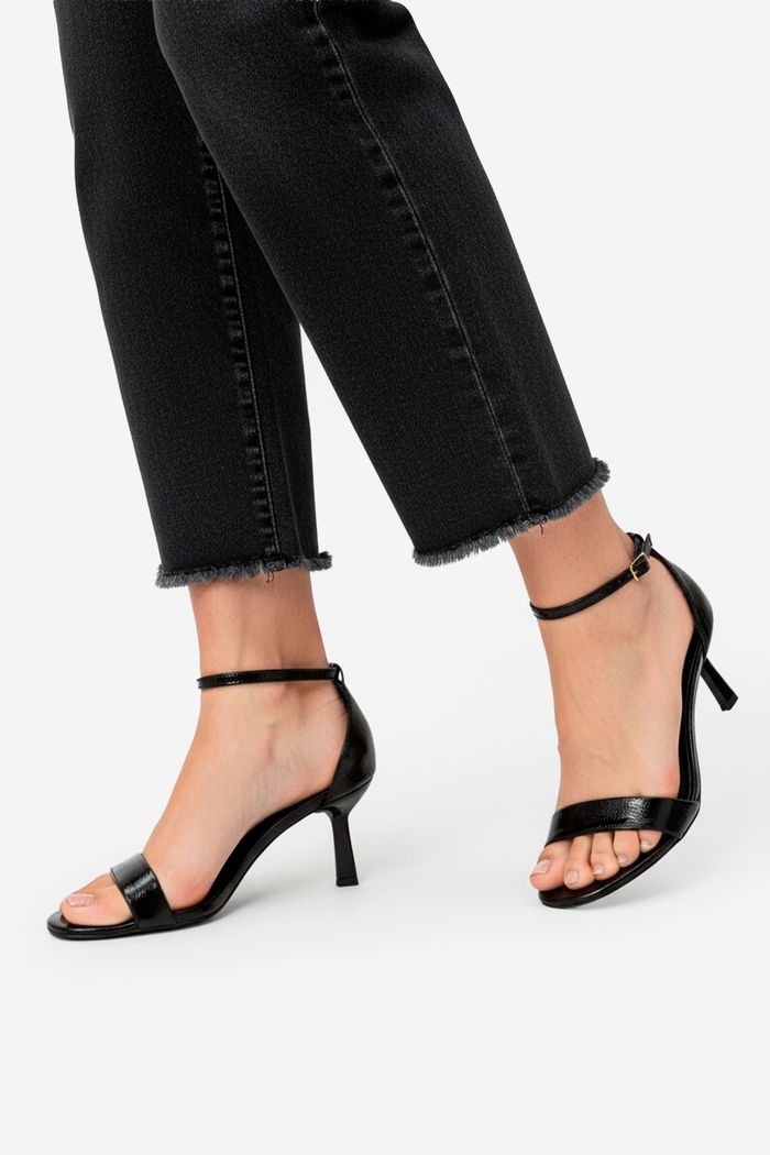 Sandália TQT com Salto Geométrico Preta