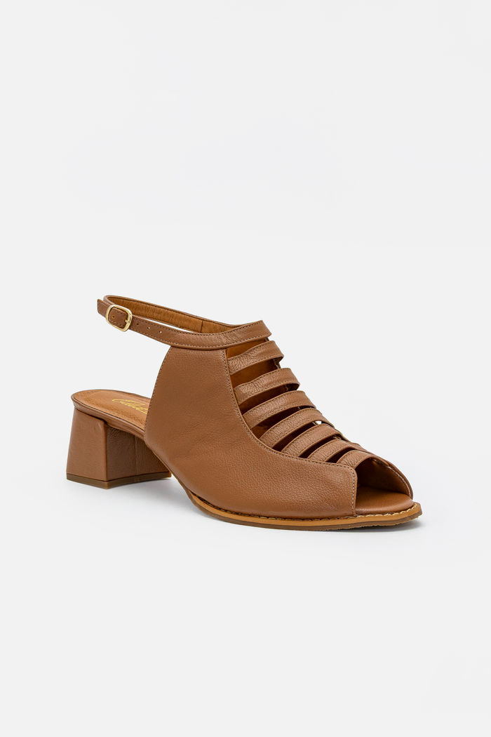 Sandália em Couro com Tiras e Salto Bloco Caramelo
