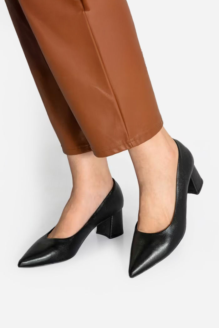 Scarpin Clássico em Couro Preto