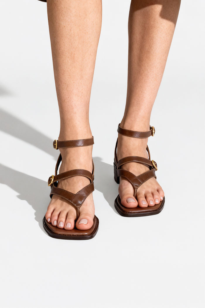 Sandália de Dedo com Tornozeleira em Couro Café