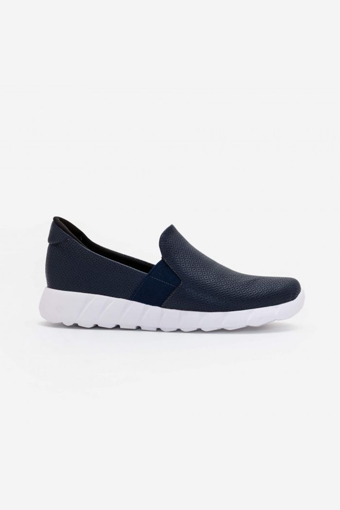 Tênis Slip On Comfort em Material Texturizado Marinho
