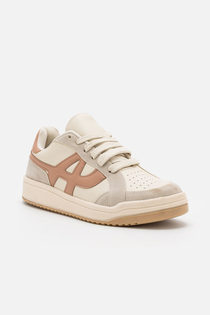 Tênis com Recortes e Cadarço Off White