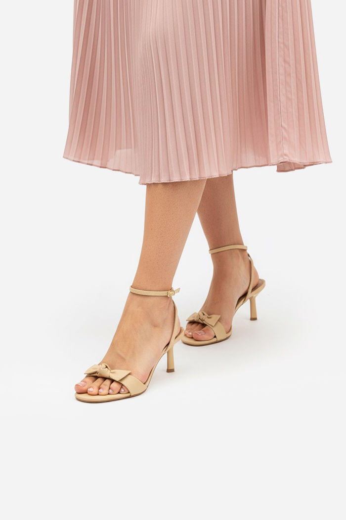 Sandália com Laço e Salto Geométrico Amêndoa