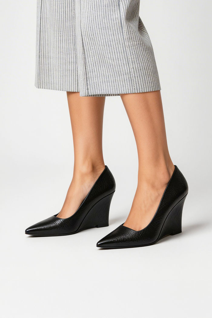 Scarpin com Salto Anabela Bico Fino Moderníssimo Preto