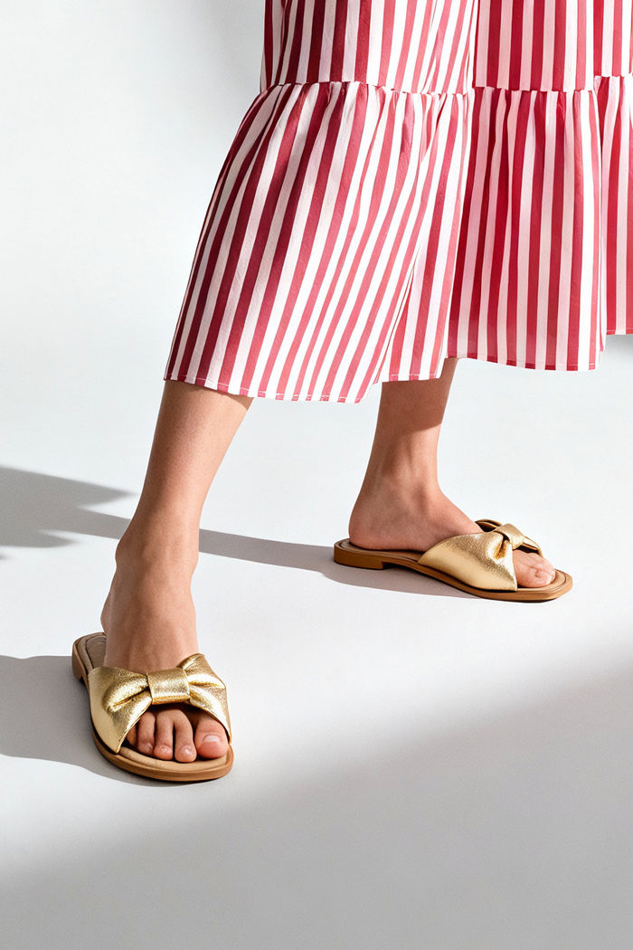 Rasteira em Couro Ouro