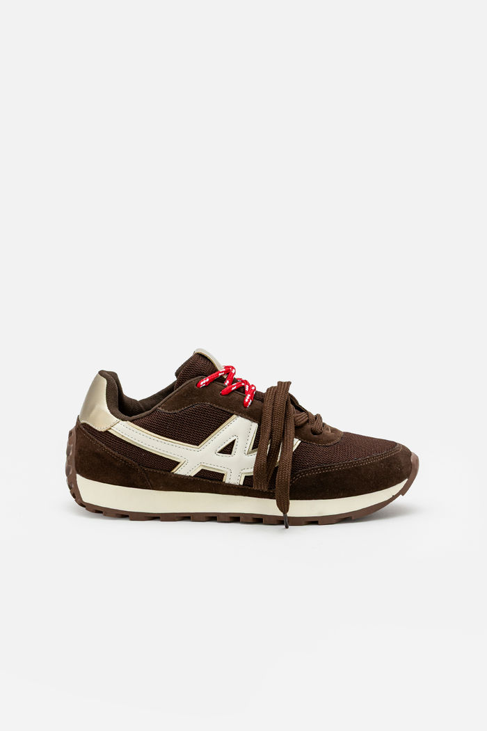 Tênis Estilo com Recortes Café