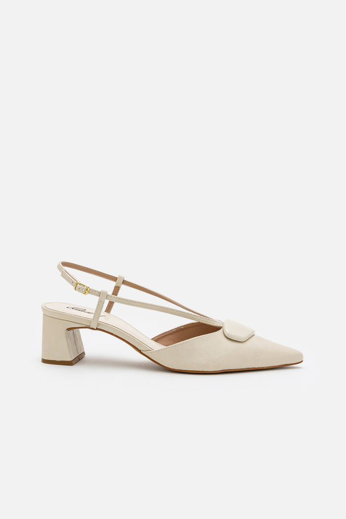 Chanel Com Salto Bloco e Enfeite Off White