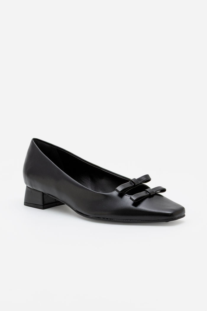 Scarpin com Lacinhos e Bico Quadrado Preto