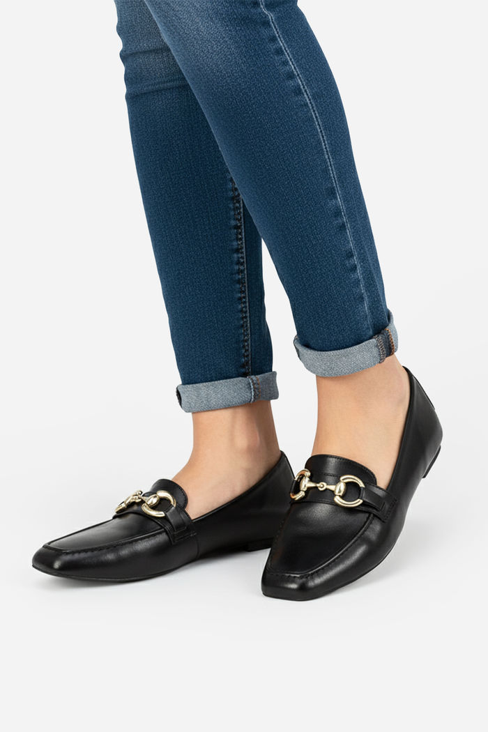 Mocassim Com Enfeite Bico Quadrado Preto