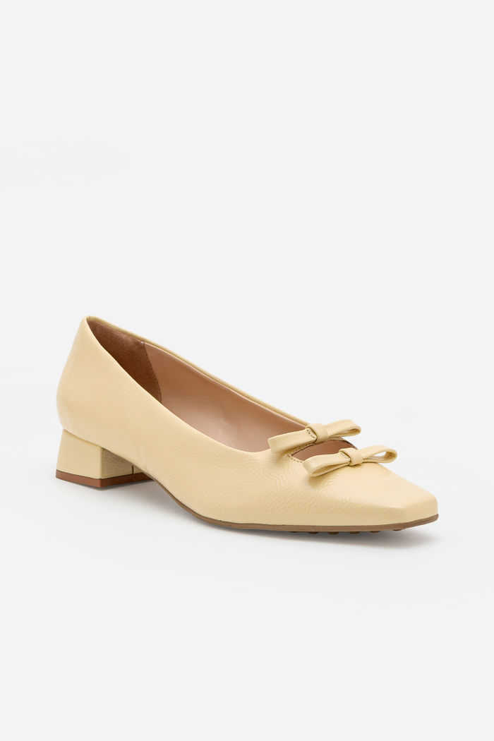 Scarpin com Lacinhos e Bico Quadrado Amarelo Claro