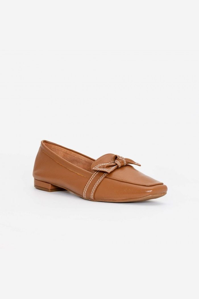 Mocassim em Couro com Lacinho Delicado Caramelo
