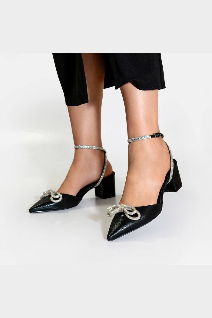 Chanel Infinitus com Salto Bloco Preto