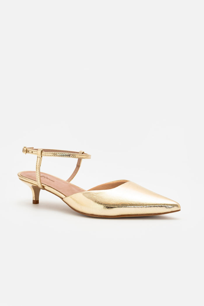 Chanel Elegante em Couro com Salto Fino Ouro