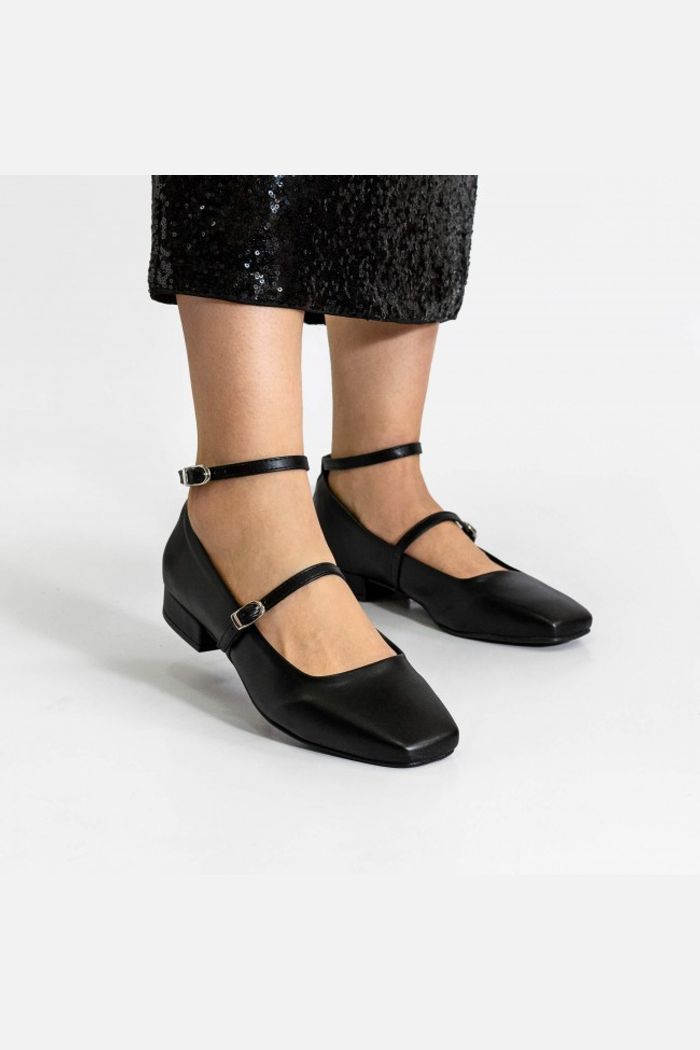 Scarpin Boneca com Bico Quadrado Preto
