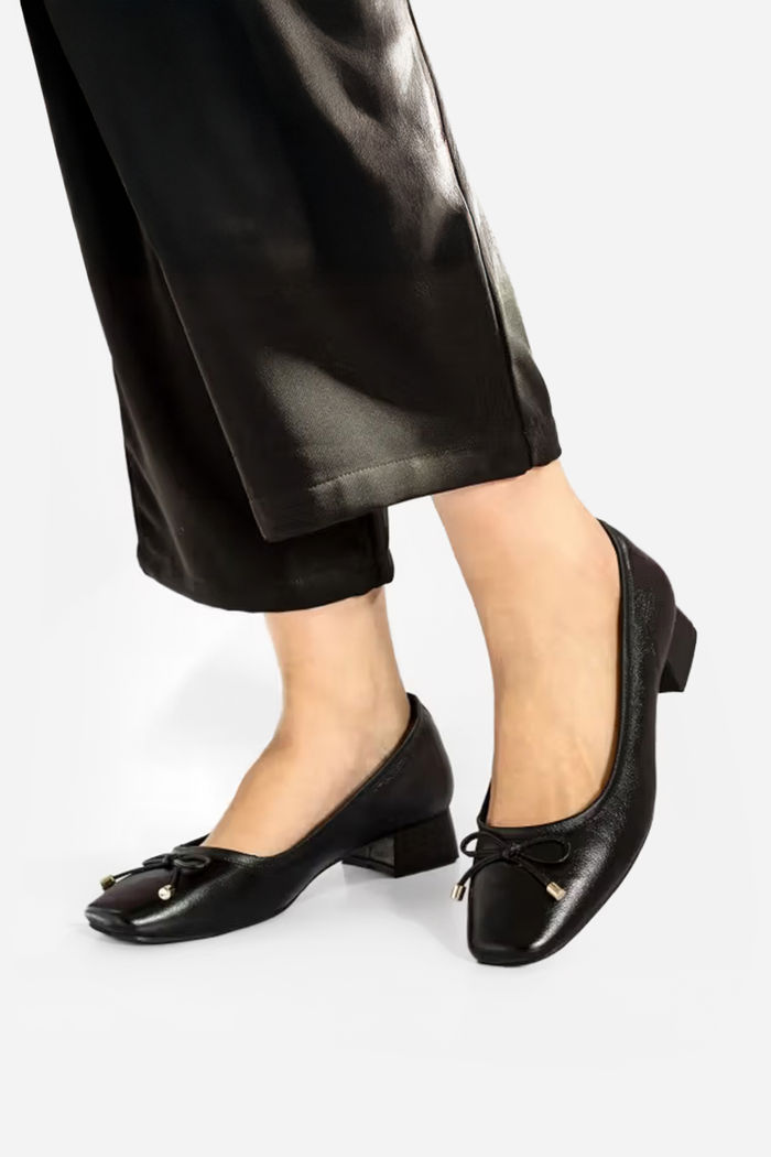 Scarpin em Couro com Salto Baixo Preto