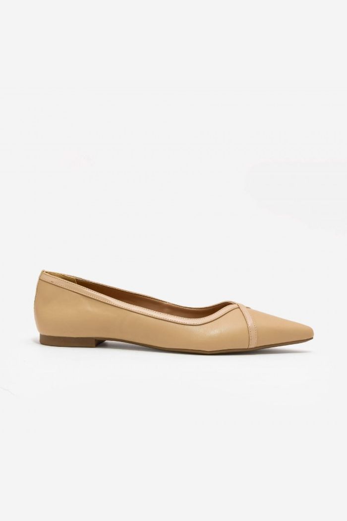 Sapatilha Elegante com Bico Fino Amêndoa
