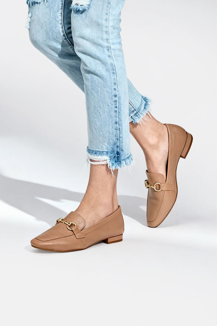 Mocassim Tradicional em Couro Bege