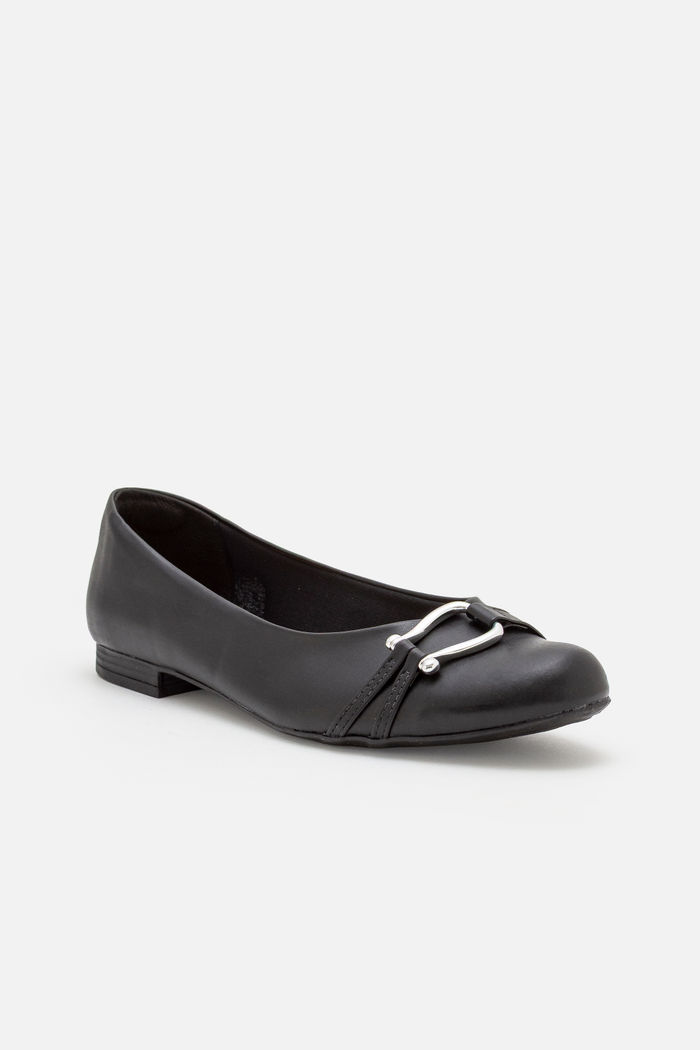 Sapatilha com Bico Redondo e Enfeite Metálico Preta