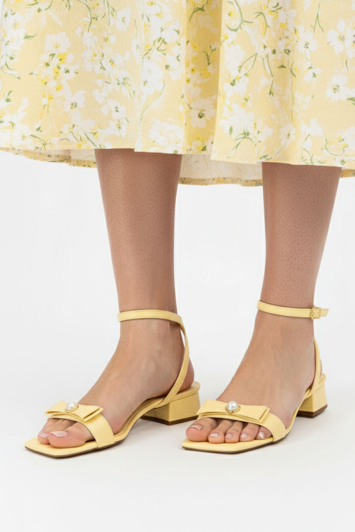 Sandália com Laço Salto Baixo Amarelo