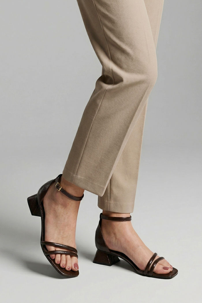 Sandália com Tiras Finas Café