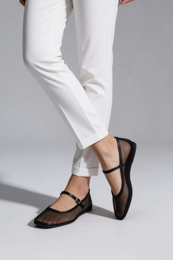 Sapatilha em Tela com Fivela Preta