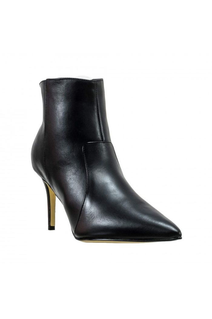 Bota Clássica com Cano Curto Preto
