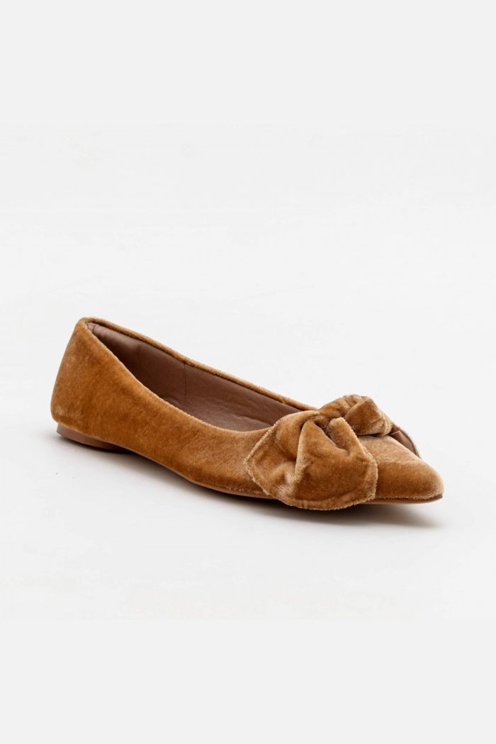 Sapatilha Elegante com Laço Caramelo